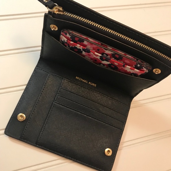 Michael Kors Jet Set Medium Carnation Wallet - Picture 3 of 5